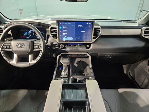 Used 2025 Toyota Tundra Limited AWD/4WD image 10