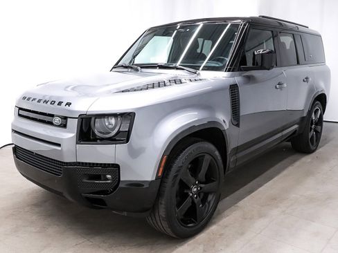 Used 2023 Land Rover Defender 130 X-Dynamic SE image 3