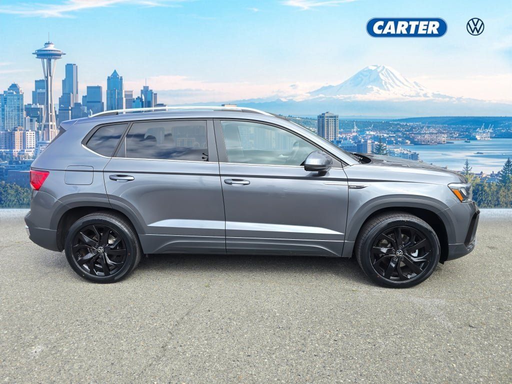 Used 2022 Volkswagen Taos SE w/ IQ.Drive SE Package AWD/4WD image 2