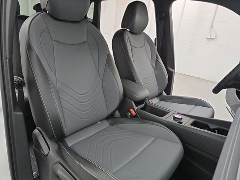 New 2026 Volkswagen Tiguan SE R-Line FWD image 10
