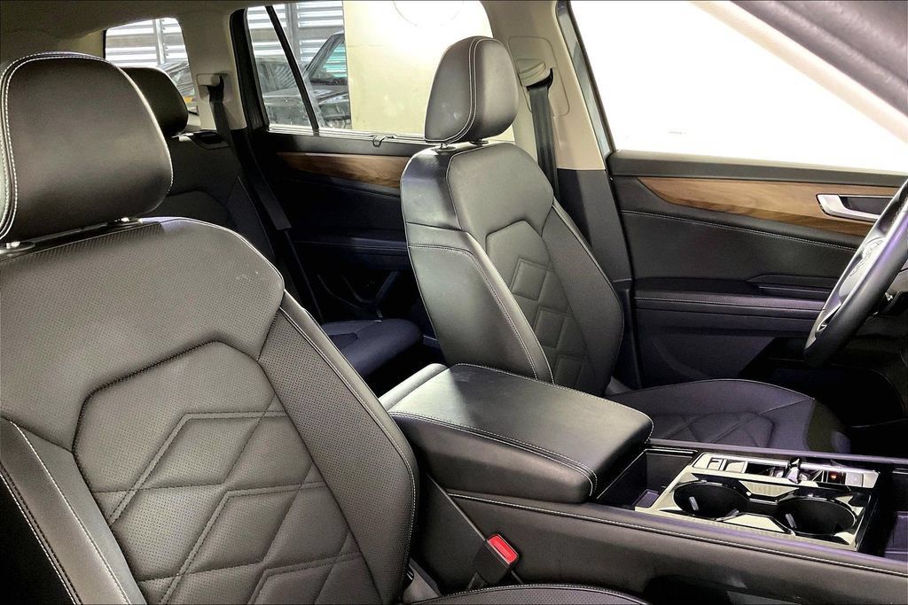 Used 2024 Volkswagen Atlas SE FWD image 6