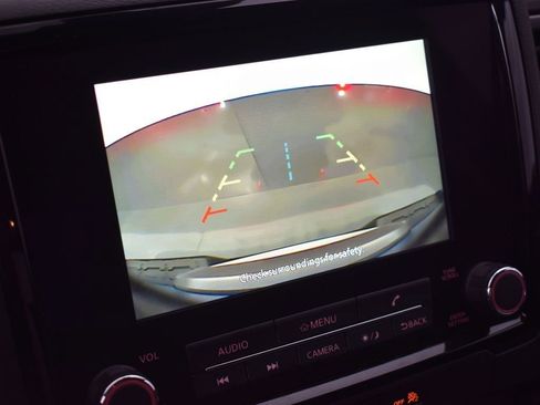 Used 2024 Nissan Frontier SV image 32