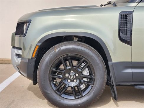 Used 2025 Land Rover Defender 110 S image 9