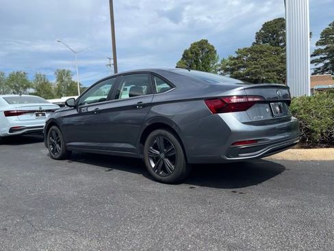 Used 2024 Volkswagen Jetta SE w/ Panoramic Sunroof Package FWD image 6