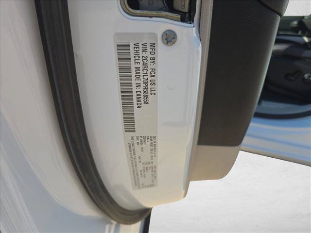 Used 2023 Chrysler Pacifica Touring-L FWD image 22
