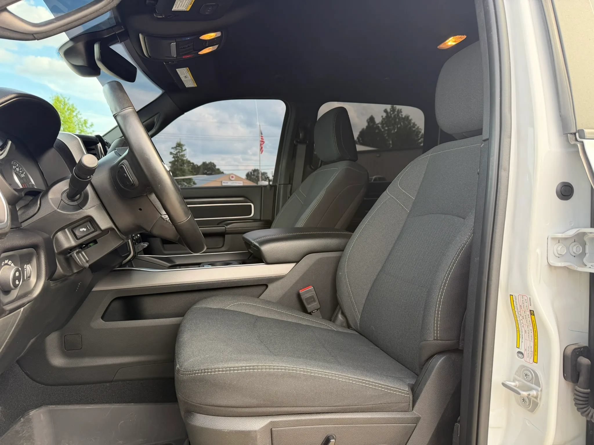 Used 2024 RAM 2500 Big Horn w/ Level 2 Equipment Group AWD/4WD image 9