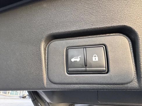 Certified 2025 Nissan Rogue SV FWD image 11