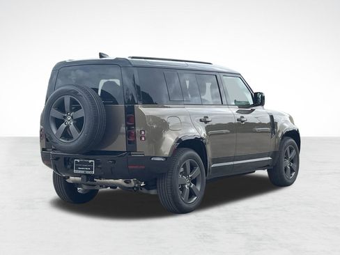 Used 2025 Land Rover Defender 110 X-Dynamic SE image 8