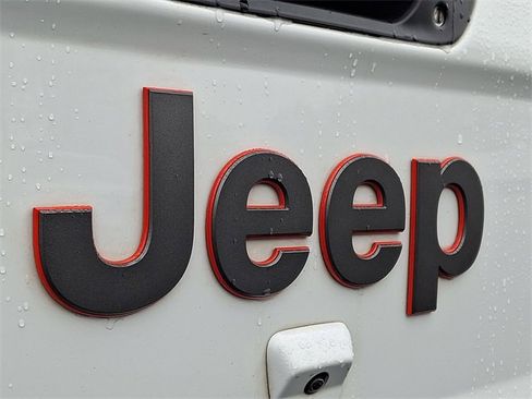 Used 2023 Jeep Gladiator Mojave w/ Cold Weather Group image 31