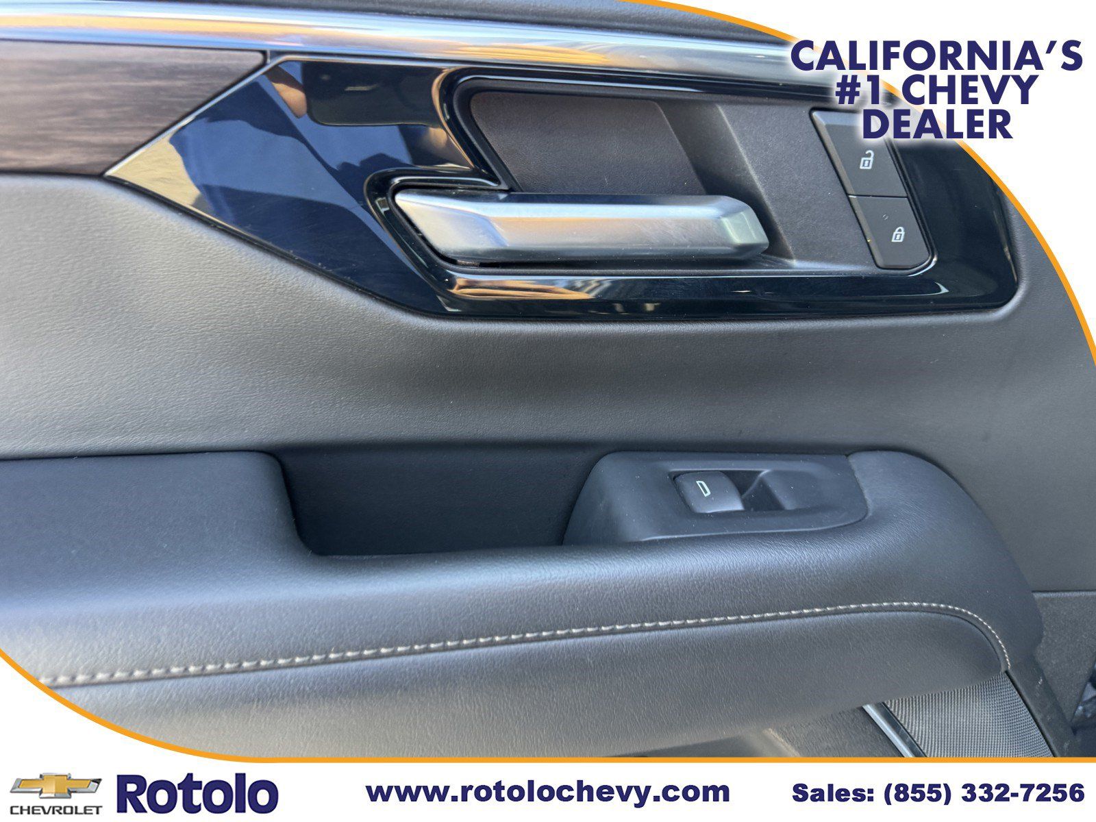 Used 2025 Chevrolet Suburban LT RWD image 16