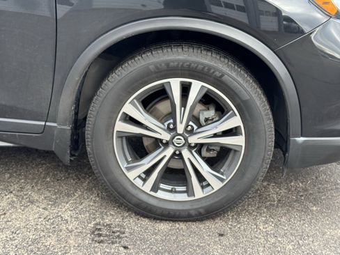 Used 2019 Nissan Rogue SV w/ Premium Package image 18