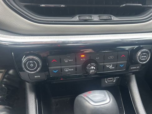 Used 2024 Jeep Compass Limited image 27