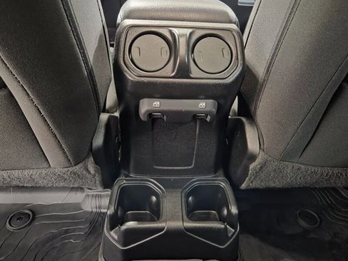 Used 2021 Jeep Wrangler Unlimited Sport AWD/4WD image 30