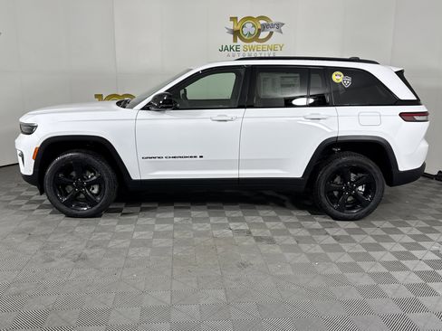 New 2025 Jeep Grand Cherokee Limited w/ Luxury Tech Group II image 5