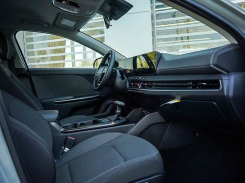 New 2025 Kia K4 LXS image 9