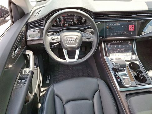 Used 2022 Audi Q8 Premium image 12