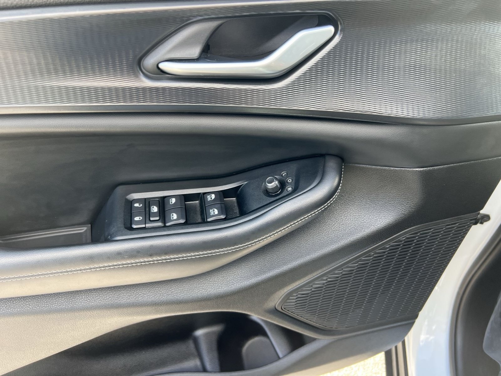 Used 2023 Jeep Grand Cherokee L Altitude AWD/4WD image 15