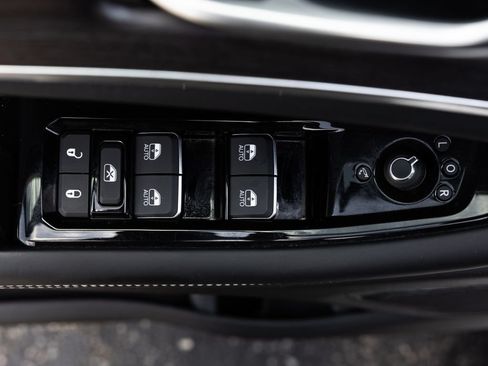 Used 2023 Jeep Grand Cherokee L Overland AWD/4WD image 25