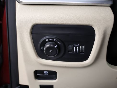 Used 2023 Jeep Grand Cherokee L Limited AWD/4WD image 37