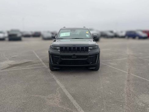 New 2026 Jeep Grand Cherokee Altitude image 2