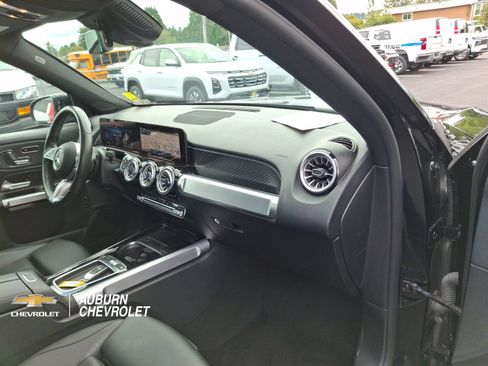 Used 2024 Mercedes-Benz GLB 250 image 23
