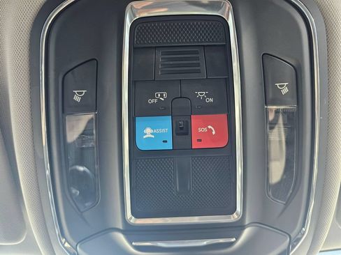 Used 2024 Jeep Grand Cherokee Laredo AWD/4WD image 32