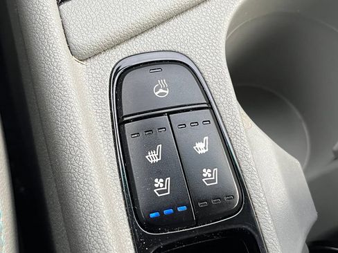 Used 2019 Kia Niro Touring FWD image 18