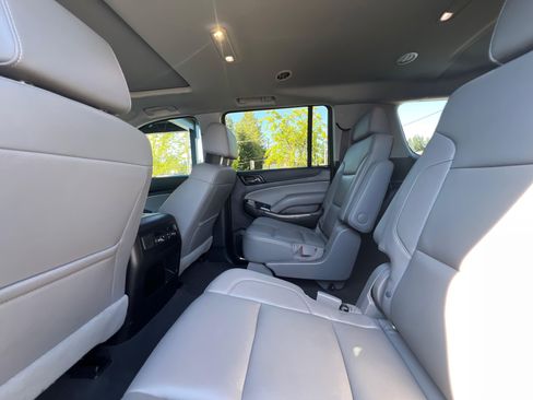 Used 2020 Chevrolet Suburban LT w/ Luxury Package image 26