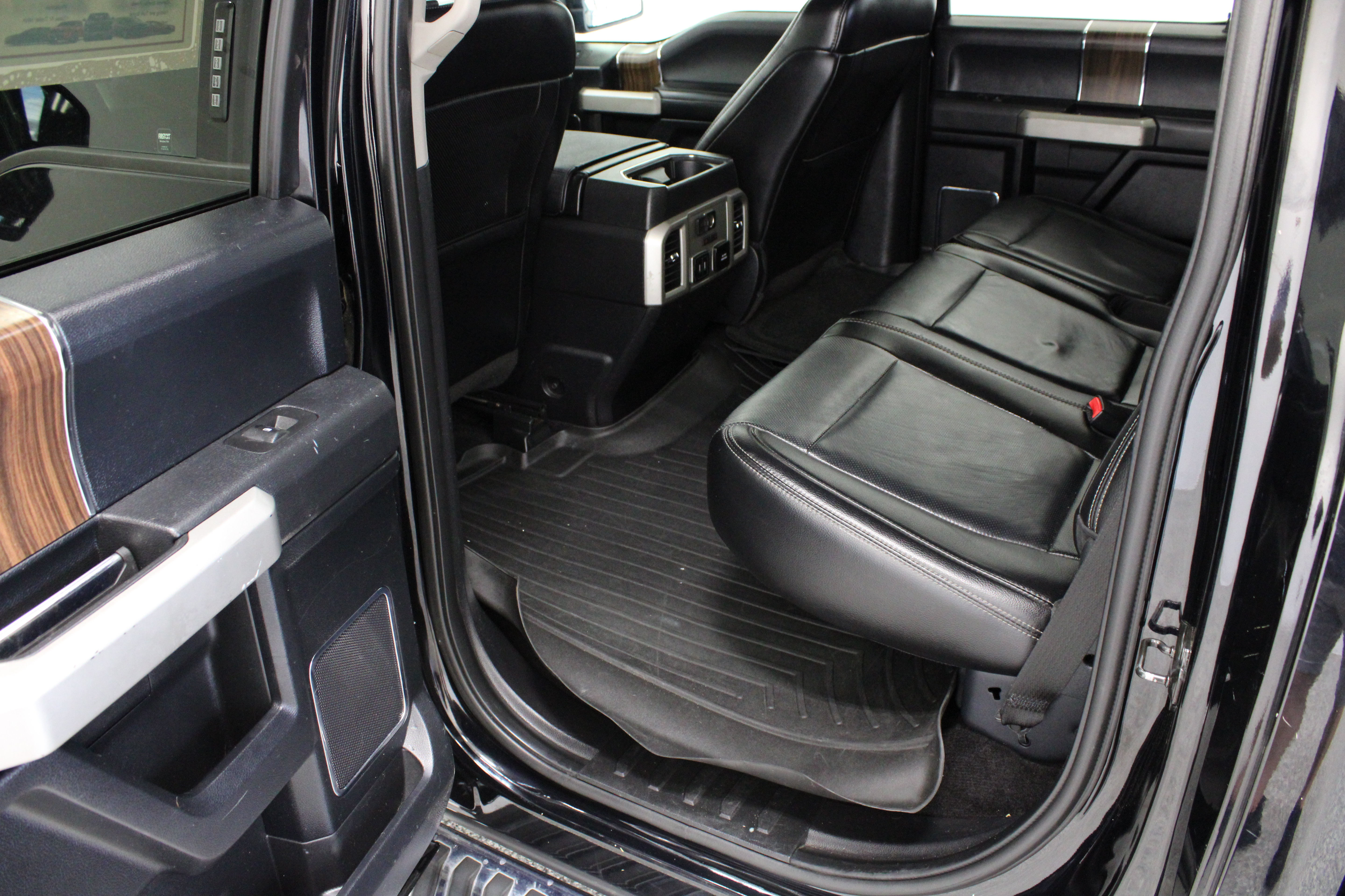Used 2017 Ford F150 Lariat w/ Equipment Group 502A Luxury RWD image 30