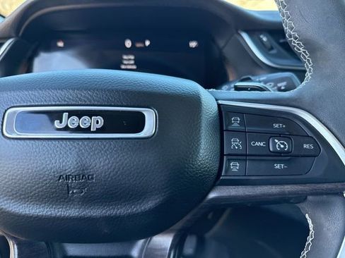 Used 2023 Jeep Grand Cherokee L Limited w/ Black Appearance Package image 39