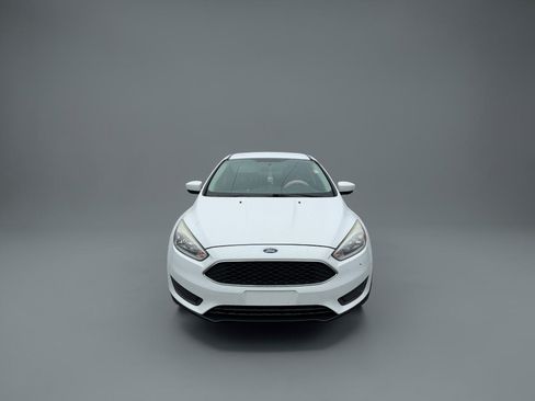 Used 2018 Ford Focus SE FWD image 3