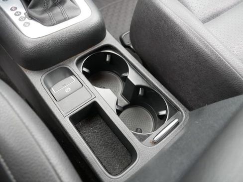 Used 2017 Volkswagen Tiguan S image 33