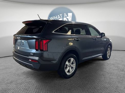 Used 2023 Kia Sorento LX AWD/4WD image 3