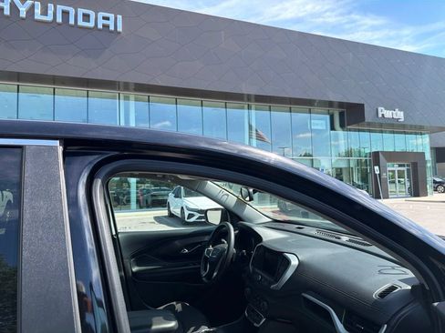 Used 2024 GMC Terrain SLE AWD/4WD image 21