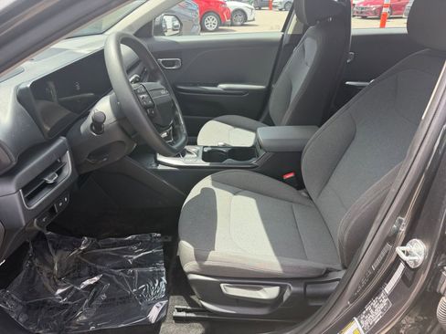 Used 2025 Kia K4 FWD image 25