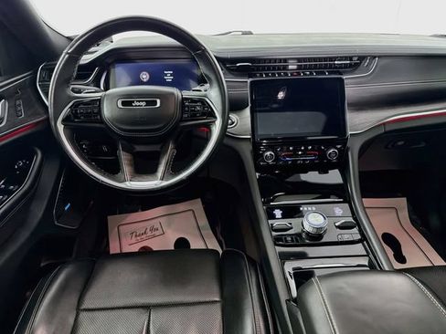 Used 2022 Jeep Grand Cherokee Overland w/ Luxury Tech Group IV AWD/4WD image 23