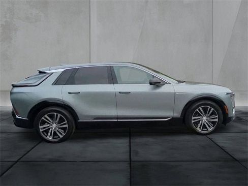 New 2026 Cadillac Lyriq Luxury image 9