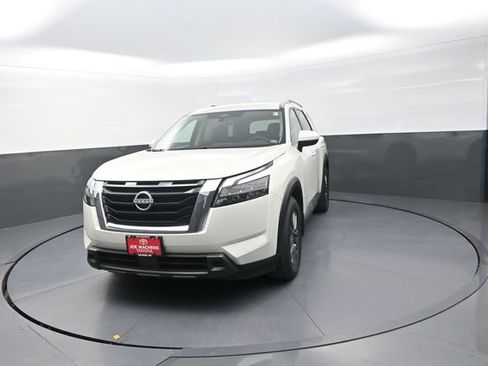 Used 2023 Nissan Pathfinder SV AWD/4WD image 50
