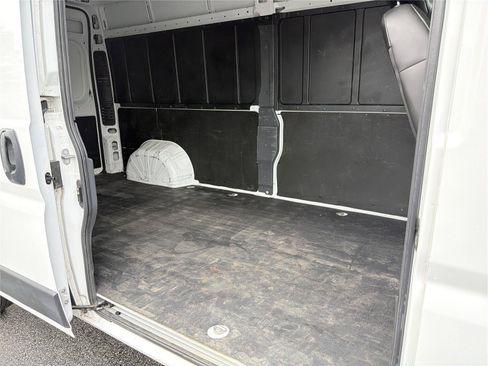 Used 2025 RAM ProMaster 2500 w/ Convenience Group FWD image 14