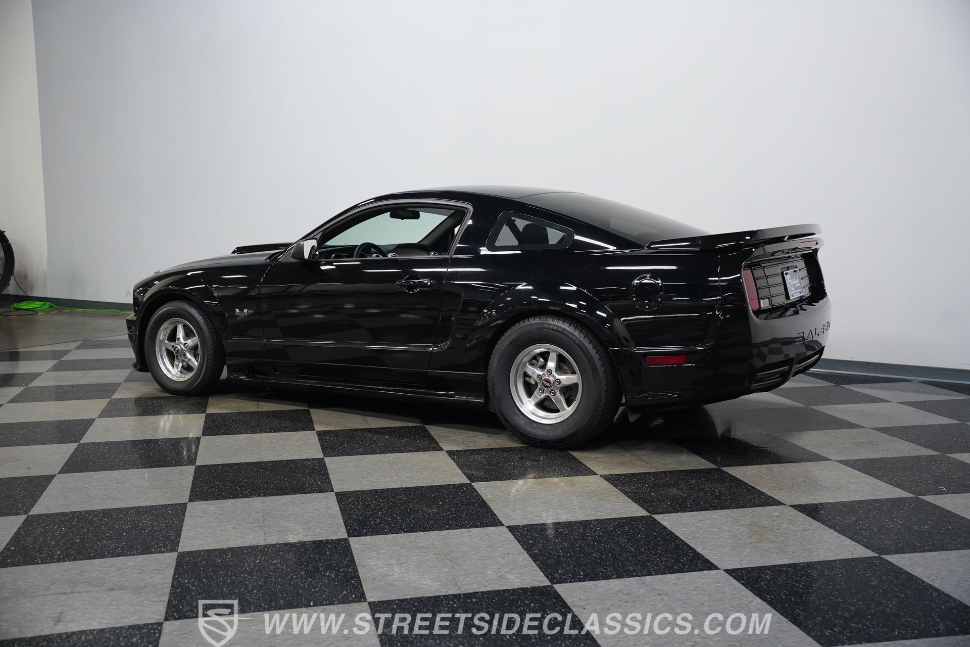 Used 2006 Ford Mustang GT RWD image 8