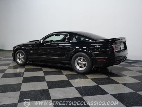 Used 2006 Ford Mustang GT RWD image 8