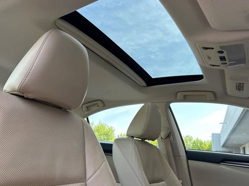Used 2013 Lexus ES 350 w/ Luxury Pkg FWD image 16