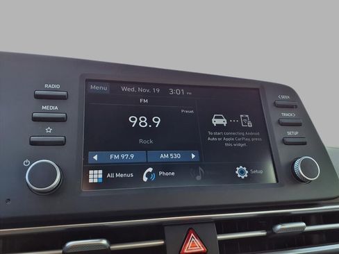 Used 2023 Hyundai Elantra SE w/ Cargo Package image 5