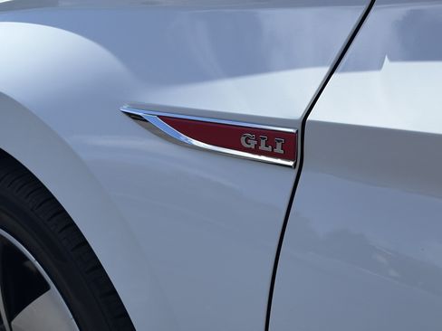 Used 2019 Volkswagen Jetta GLI Autobahn FWD image 9