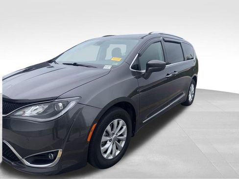 Used 2018 Chrysler Pacifica Touring-L w/ Advanced Safetytec Group FWD image 10