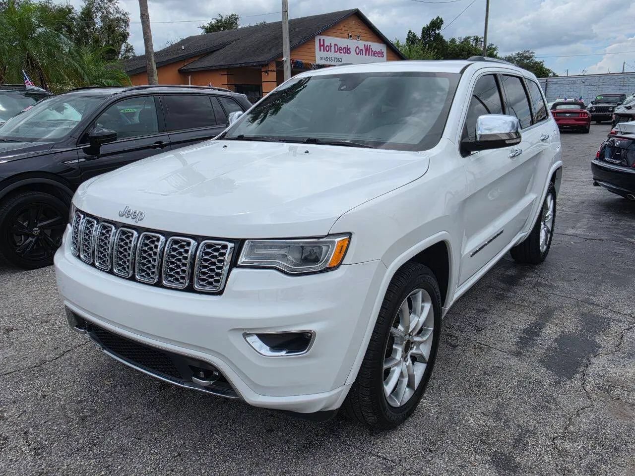 Used 2018 Jeep Grand Cherokee Overland RWD image 1