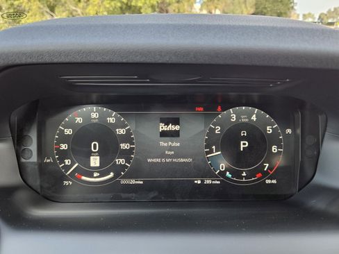 Used 2025 Land Rover Discovery Sport S image 10