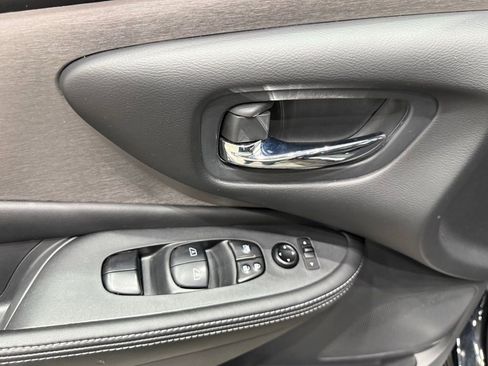 Used 2023 Nissan Murano SV image 17