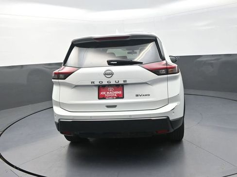 Used 2024 Nissan Rogue SV AWD/4WD image 7