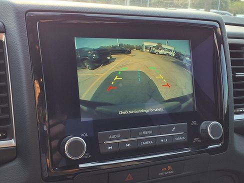 Used 2022 Nissan Frontier SV image 4